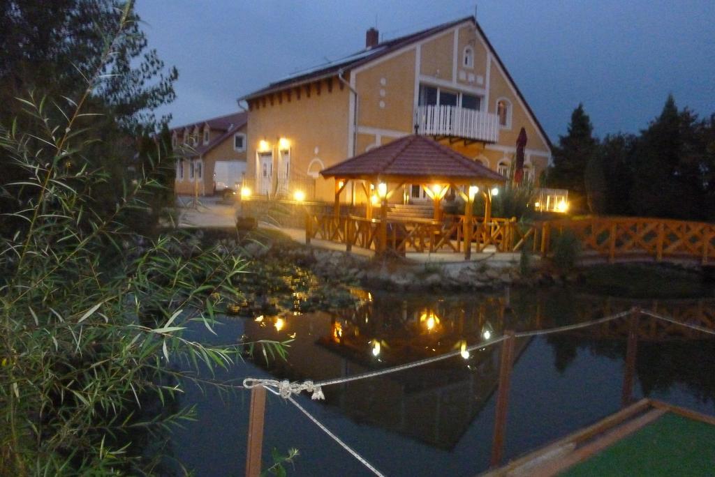 Hotel Aldos Panzio à Farád Extérieur photo