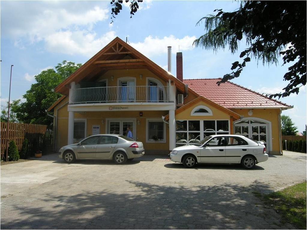 Hotel Aldos Panzio à Farád Extérieur photo