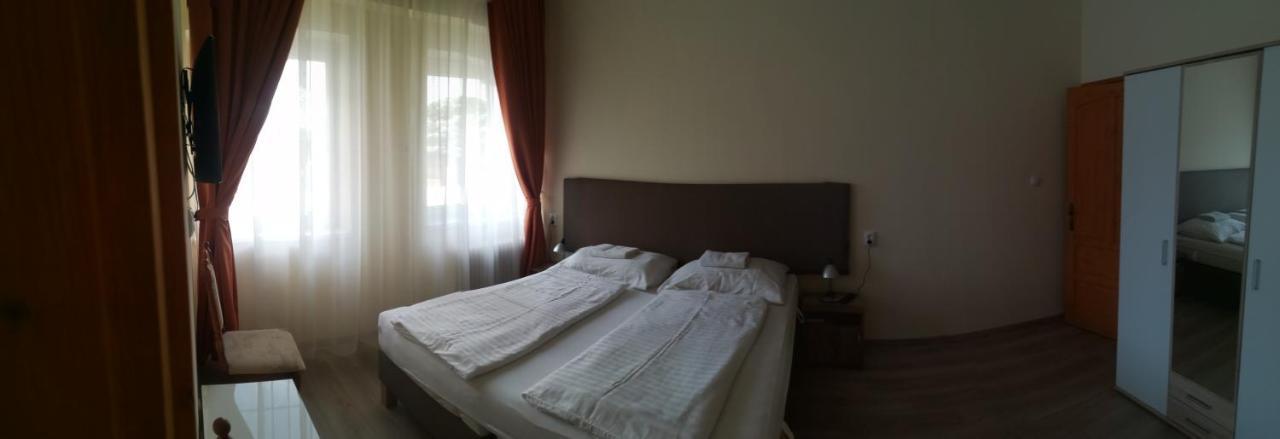 Hotel Aldos Panzio à Farád Extérieur photo